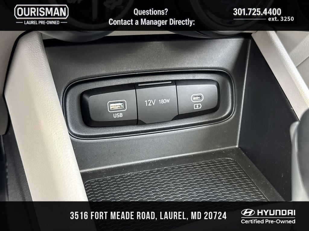Certified 2025 Hyundai Venue SEL FWD image 25