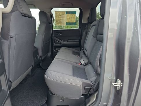 Used 2025 Nissan Frontier SV RWD image 18