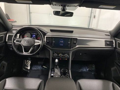 Used 2020 Volkswagen Atlas Cross Sport SEL image 31