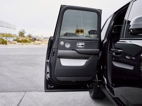 Used 2019 Rolls-Royce Cullinan image 25