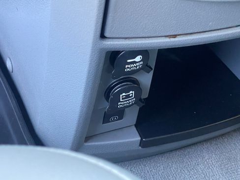 Used 2010 Dodge Grand Caravan SXT image 35