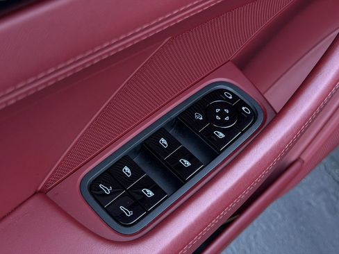 Used 2018 Porsche Panamera 4S image 23