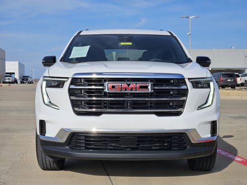 Used 2025 GMC Acadia Elevation image 6