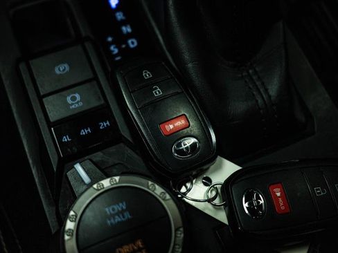 Used 2024 Toyota Tacoma TRD Sport AWD/4WD image 20