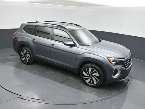 Used 2024 Volkswagen Atlas SE AWD/4WD image 31