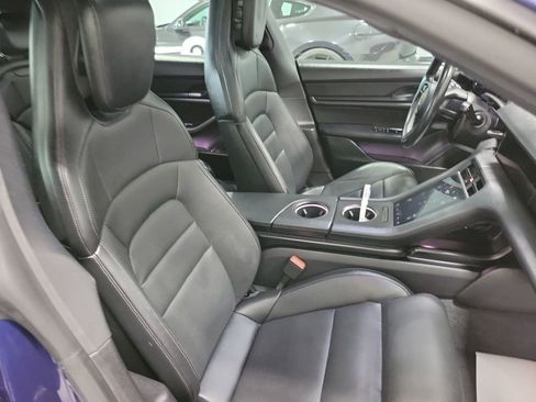 Used 2021 Porsche Taycan image 28