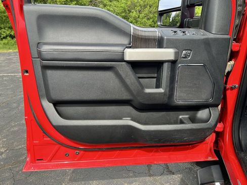 Used 2021 Ford F250 Lariat w/ Lariat Ultimate Package AWD/4WD image 11