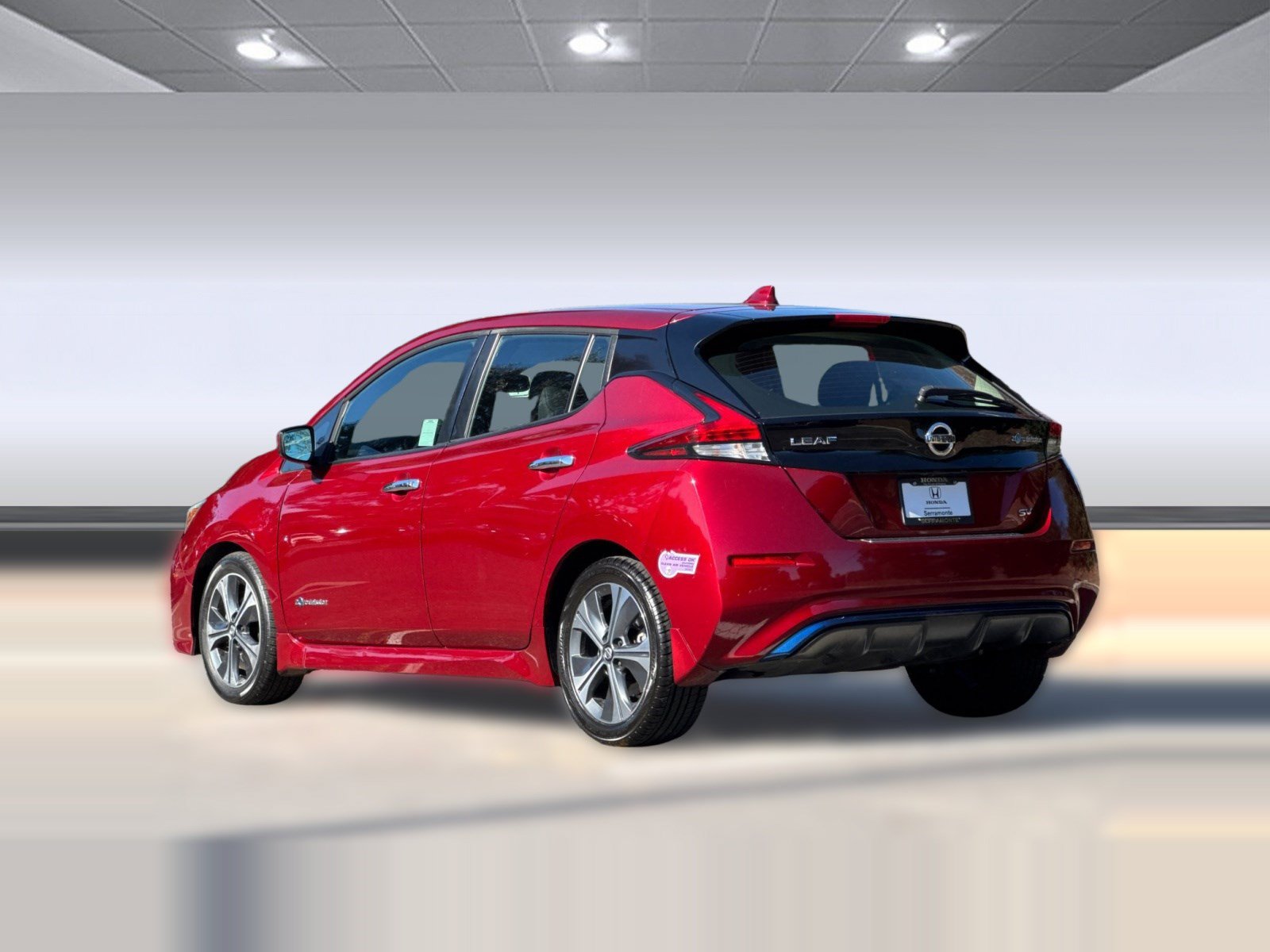 Used 2018 Nissan Leaf SV w/ SV Technology Package FWD image 3