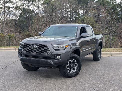 Used 2022 Toyota Tacoma TRD Off-Road image 1
