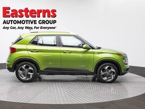 Used 2023 Hyundai Venue SEL w/ Cargo Package image 4
