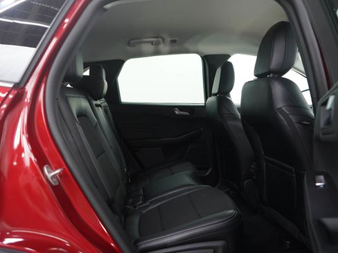 Used 2025 Ford Escape SE w/ Class II Trailer Tow Package image 12