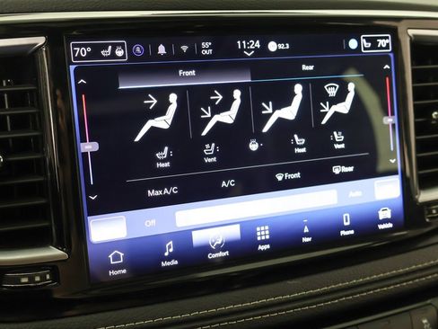 Used 2024 Chrysler Pacifica Limited image 56