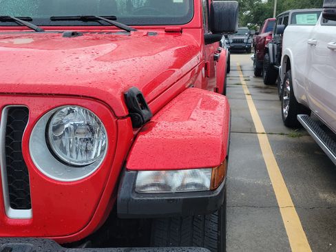 Used 2022 Jeep Gladiator Overland w/ Popular Equipment Package AWD/4WD image 4