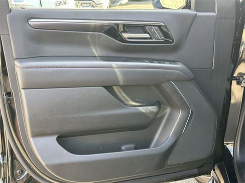 Used 2025 Chevrolet Suburban RST image 21