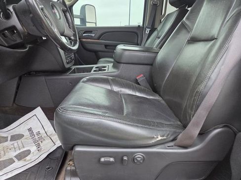 Used 2013 GMC Sierra 2500 SLT w/ Suspension Package, Off-Road AWD/4WD image 14