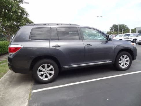 Used 2012 Toyota Highlander 4WD w/ Tech Pkg image 6