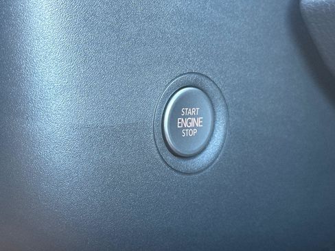 New 2025 Volkswagen ID.4 Pro image 22