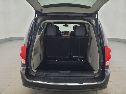 Used 2019 Dodge Grand Caravan SXT image 29