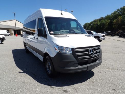 Used 2025 Mercedes-Benz Sprinter 2500 image 11