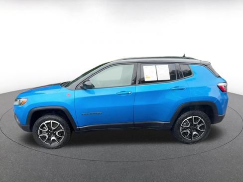 Used 2025 Jeep Compass Trailhawk AWD/4WD image 8