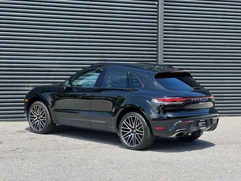 Certified 2025 Porsche Macan image 3