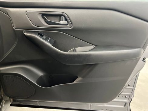 Used 2024 Nissan Rogue S image 24