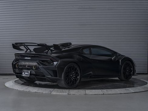Used 2024 Lamborghini Huracan STO RWD image 5