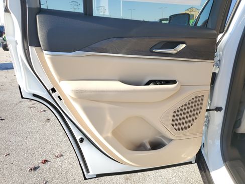 New 2025 Jeep Grand Cherokee Limited image 9