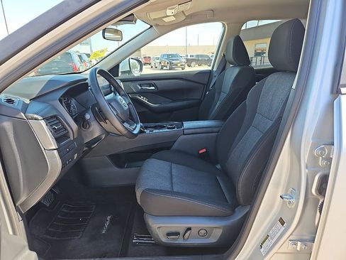 Used 2025 Nissan Rogue SV AWD/4WD image 15