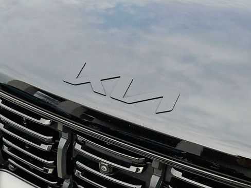 Certified 2025 Kia Sorento SX Prestige w/ Sage Leather Package image 12