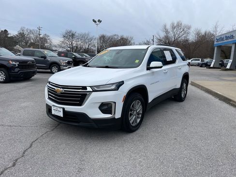 Used 2023 Chevrolet Traverse LT image 3