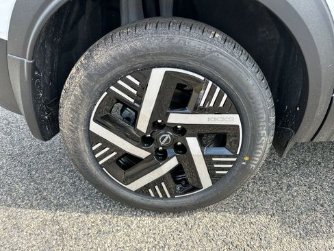 New 2026 Nissan Kicks SV image 12