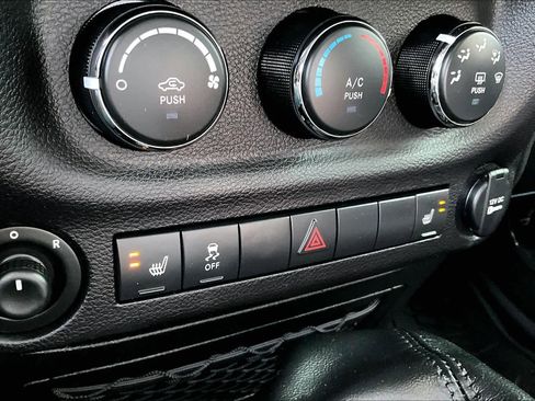 Used 2018 Jeep Wrangler Sport image 34