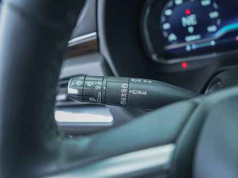 Used 2023 Chevrolet Suburban Premier image 16