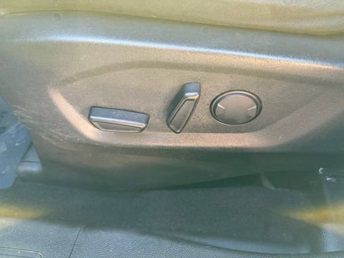 Used 2019 Ford Explorer XLT AWD/4WD image 17