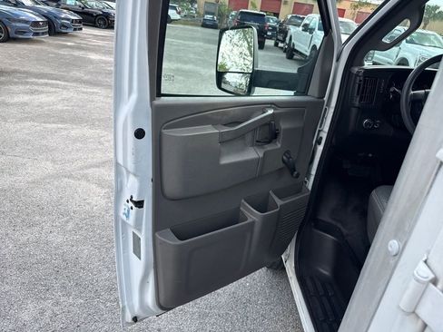Used 2017 Chevrolet Express 3500 Work Van image 12