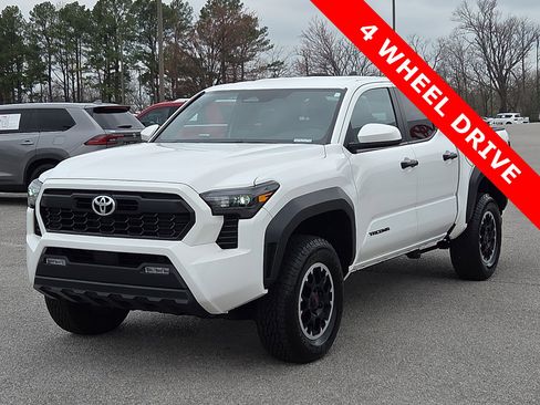 Used 2024 Toyota Tacoma TRD Off-Road image 2