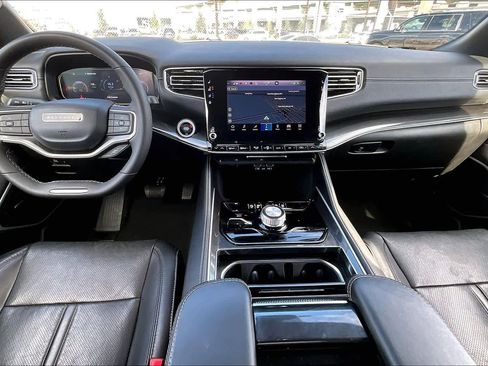 Used 2023 Jeep Wagoneer L 4WD image 12