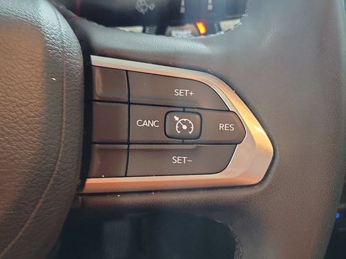 Used 2024 Jeep Compass Latitude AWD/4WD image 25