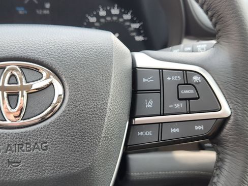 Certified 2023 Toyota Sienna XLE image 19