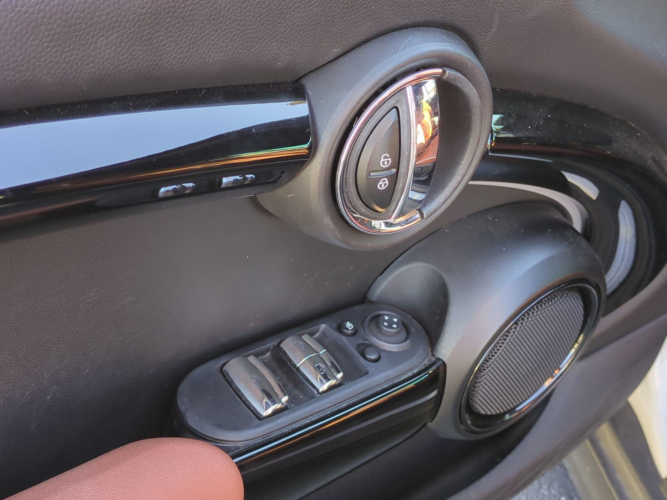 Used 2024 MINI Cooper S w/ Signature Upholstery Package FWD image 15