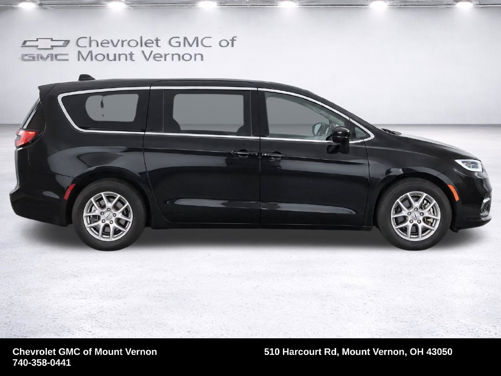 Used 2025 Chrysler Pacifica Select FWD image 9