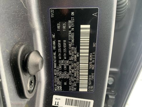 Used 2023 Toyota Highlander XLE FWD image 33