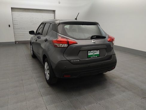 Used 2020 Nissan Kicks S image 6