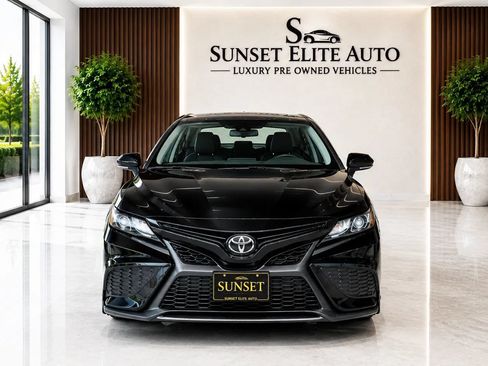 Used 2023 Toyota Camry SE w/ Convenience Package FWD image 2