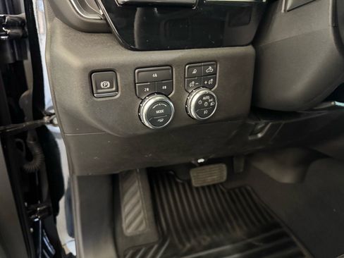 Used 2025 GMC Sierra 2500 SLE w/ SLE Value Package; AWD/4WD image 18