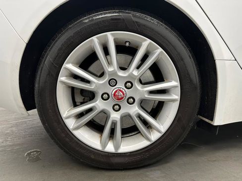 Used 2018 Jaguar XE Premium image 60