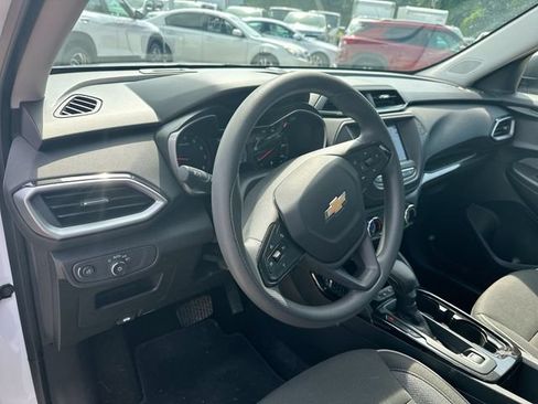 Used 2023 Chevrolet TrailBlazer LS AWD/4WD image 13