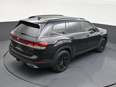 Used 2024 Volkswagen Atlas SE w/ Black Wheel Package image 16