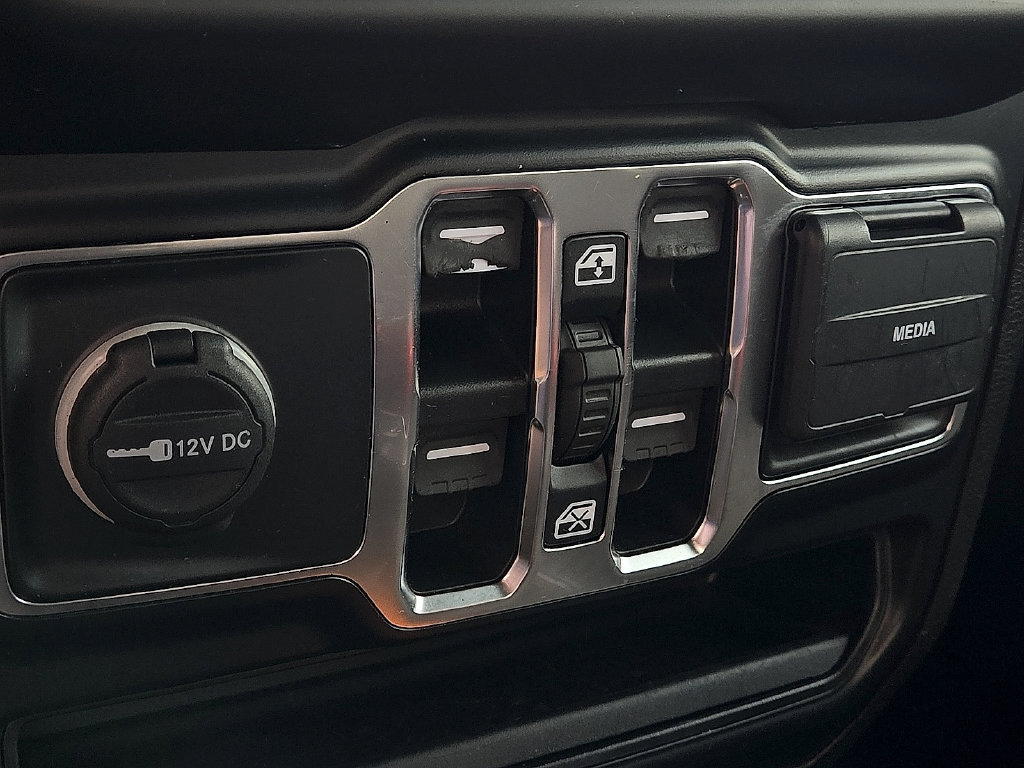 Used 2022 Jeep Gladiator Sport AWD/4WD image 15